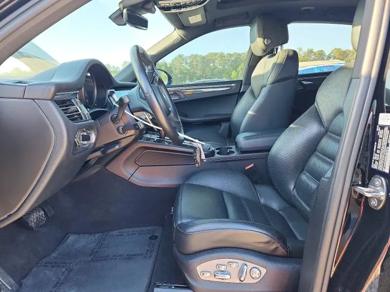 2022 PORSCHE MACAN   