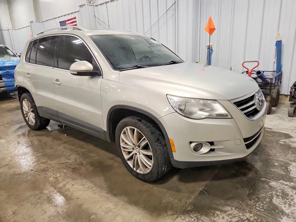 2011 VOLKSWAGEN TIGUAN S  
