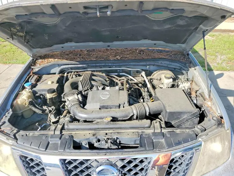 2015 NISSAN FRONTIER SV  
