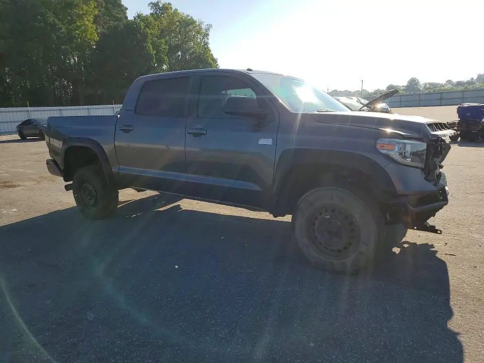 2015 TOYOTA TUNDRA CREWMAX LIMITED  