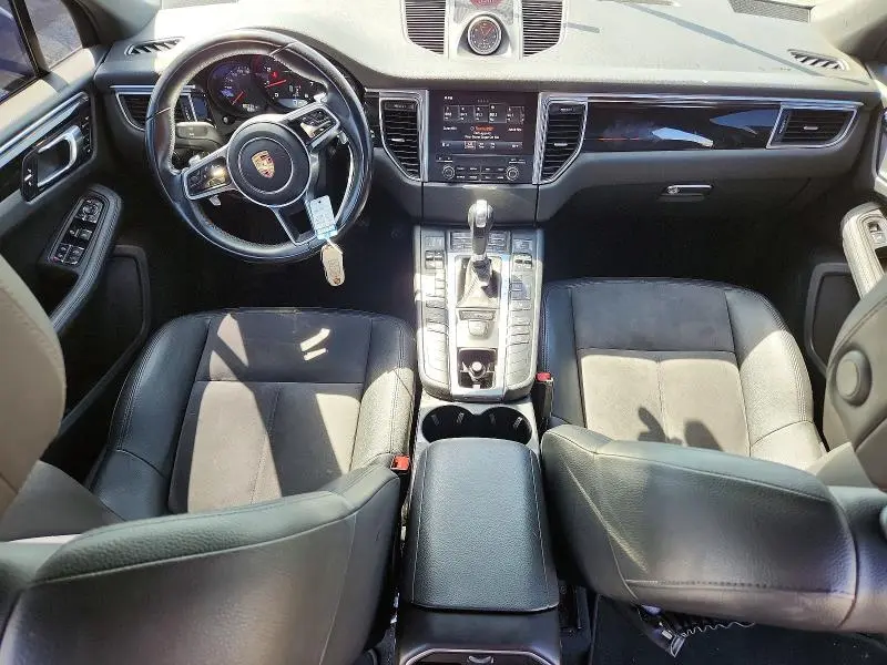 2017 PORSCHE MACAN   