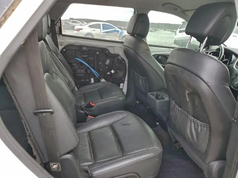 2017 HYUNDAI SANTA FE SE  