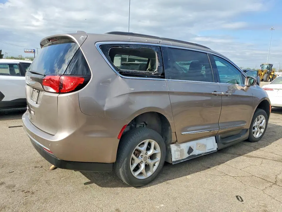 2017 CHRYSLER PACIFICA TOURING L  
