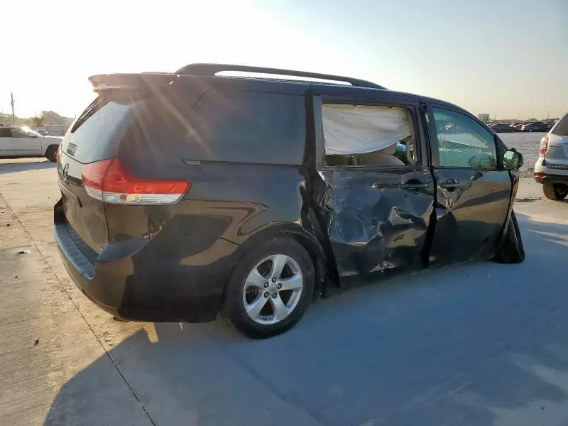 2014 TOYOTA SIENNA LE  