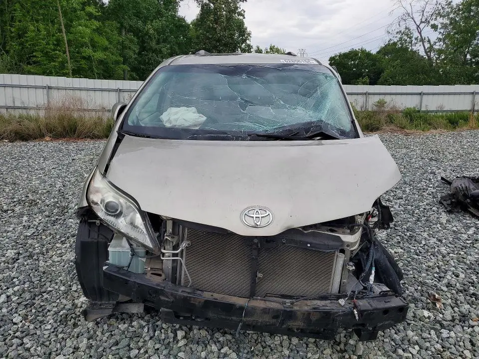 2016 TOYOTA SIENNA XLE 7-PASSENGER  