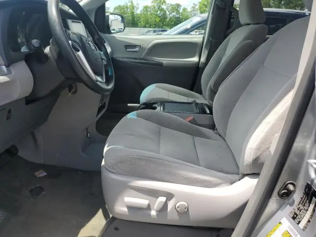 2017 TOYOTA SIENNA LE  