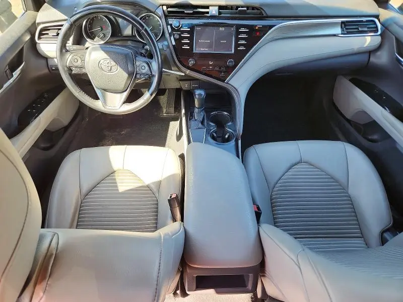 2018 TOYOTA CAMRY SE  