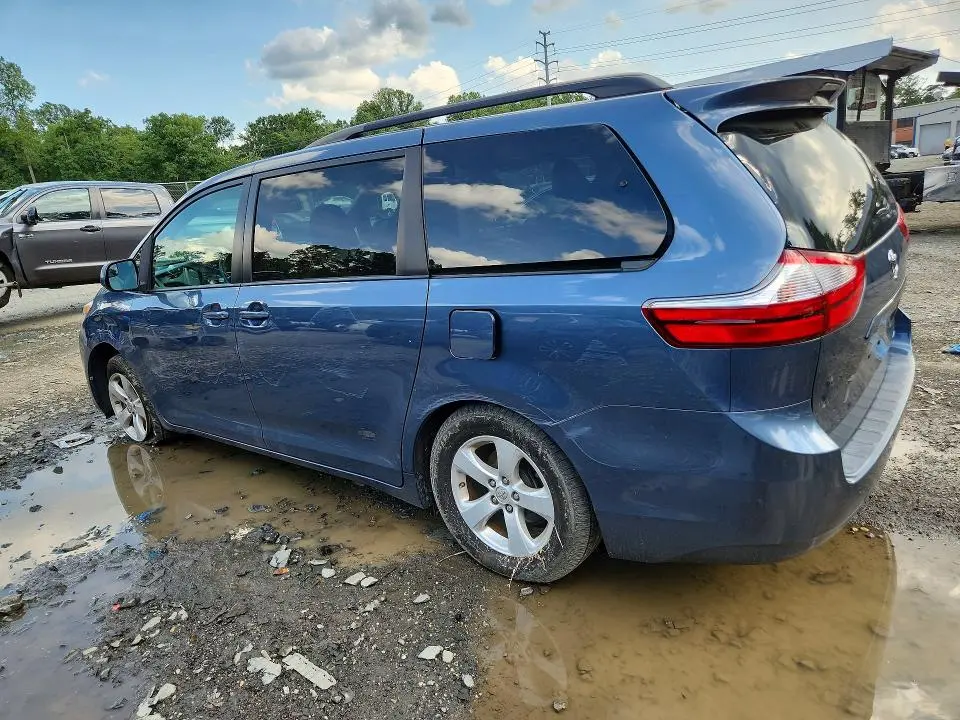 2017 TOYOTA SIENNA LE  