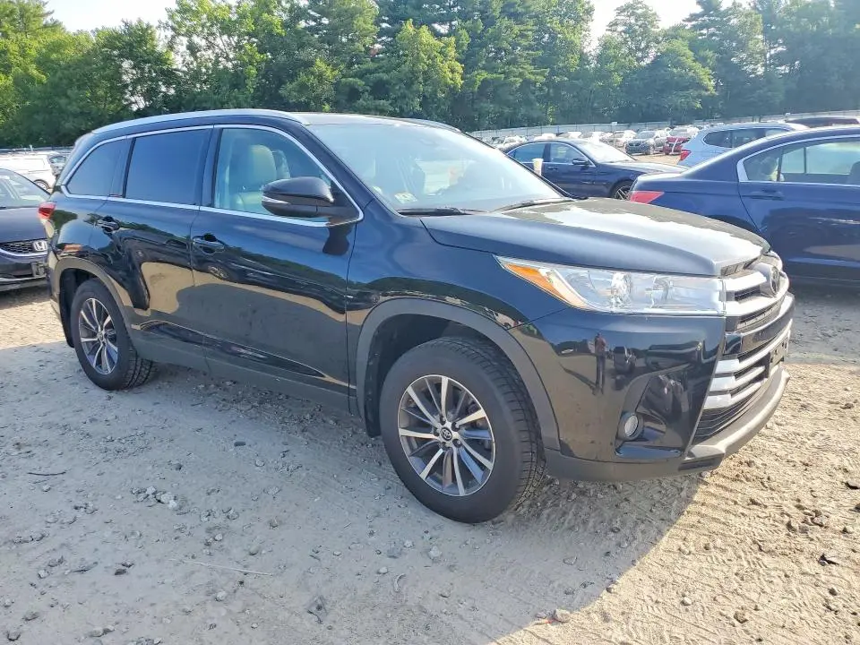 2019 TOYOTA HIGHLANDER XLE  