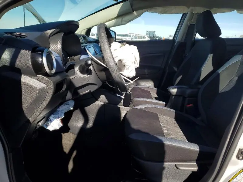 2023 NISSAN VERSA SV  