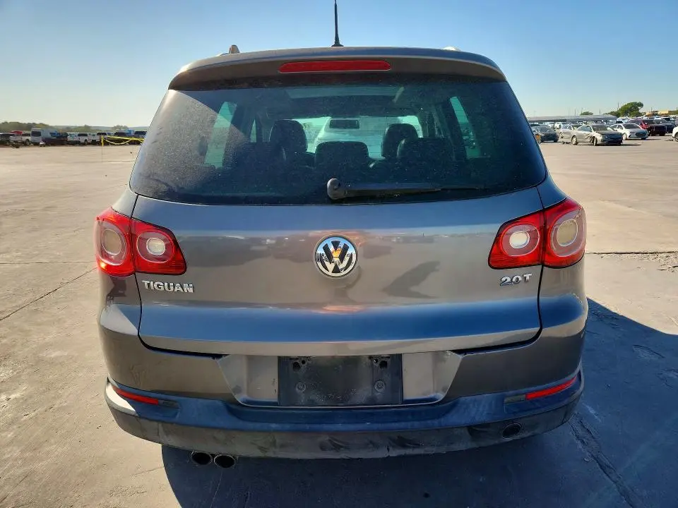 2010 VOLKSWAGEN TIGUAN S  
