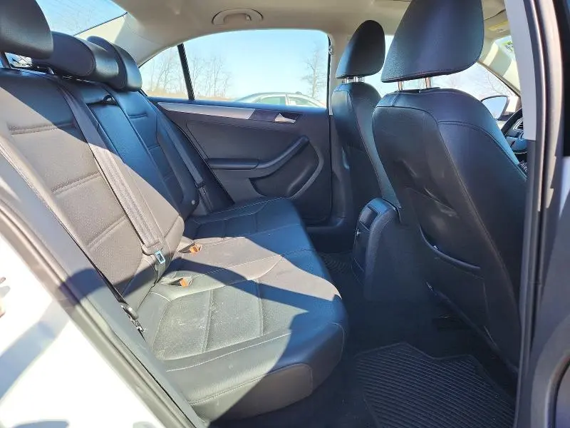 2015 VOLKSWAGEN JETTA SE  