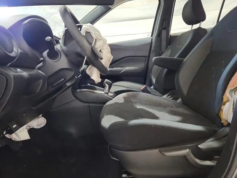 2019 NISSAN KICKS S  