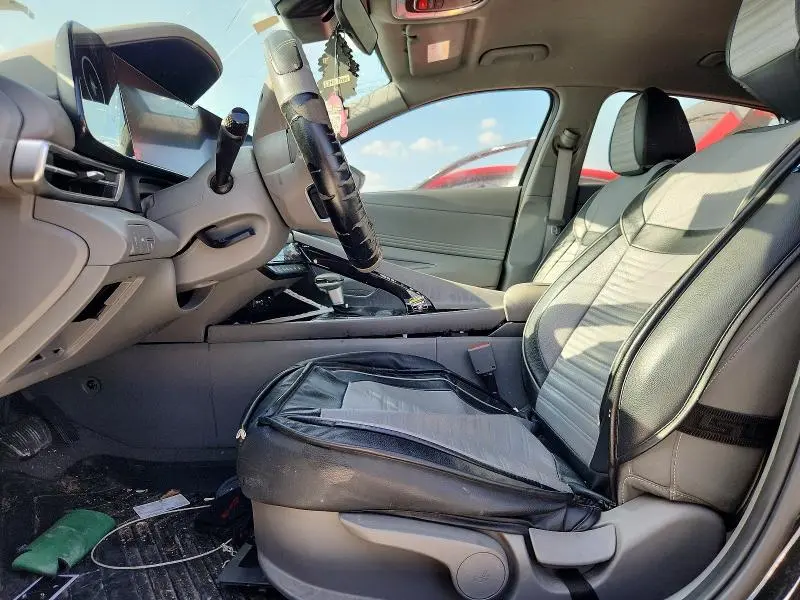 2023 HYUNDAI ELANTRA   