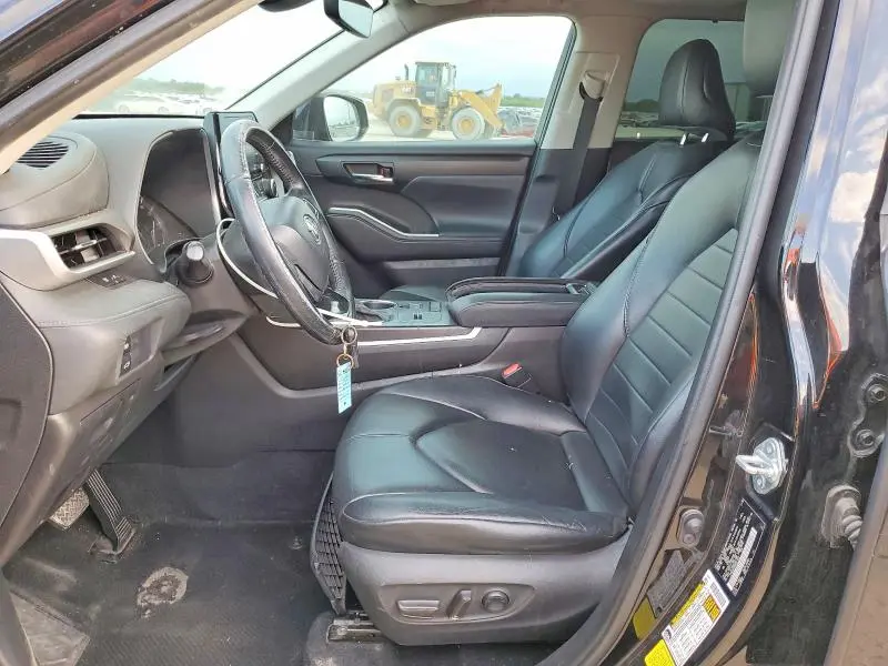 2021 TOYOTA HIGHLANDER XLE  