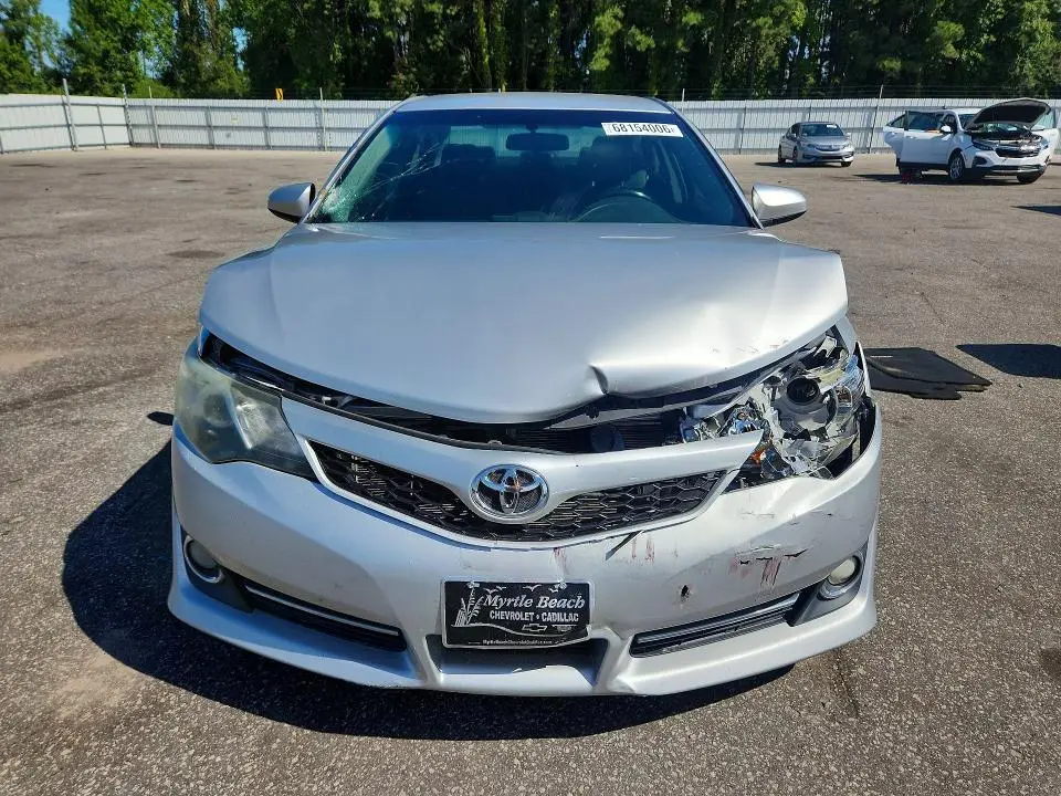 2014 TOYOTA CAMRY SE  