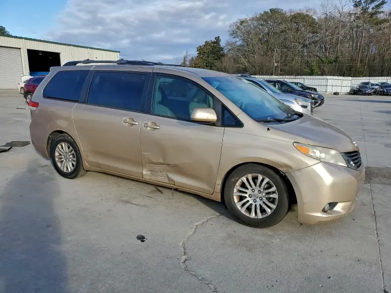 2012 TOYOTA SIENNA XLE  