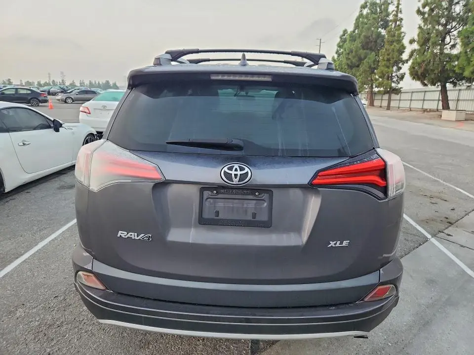 2016 TOYOTA RAV4 XLE  