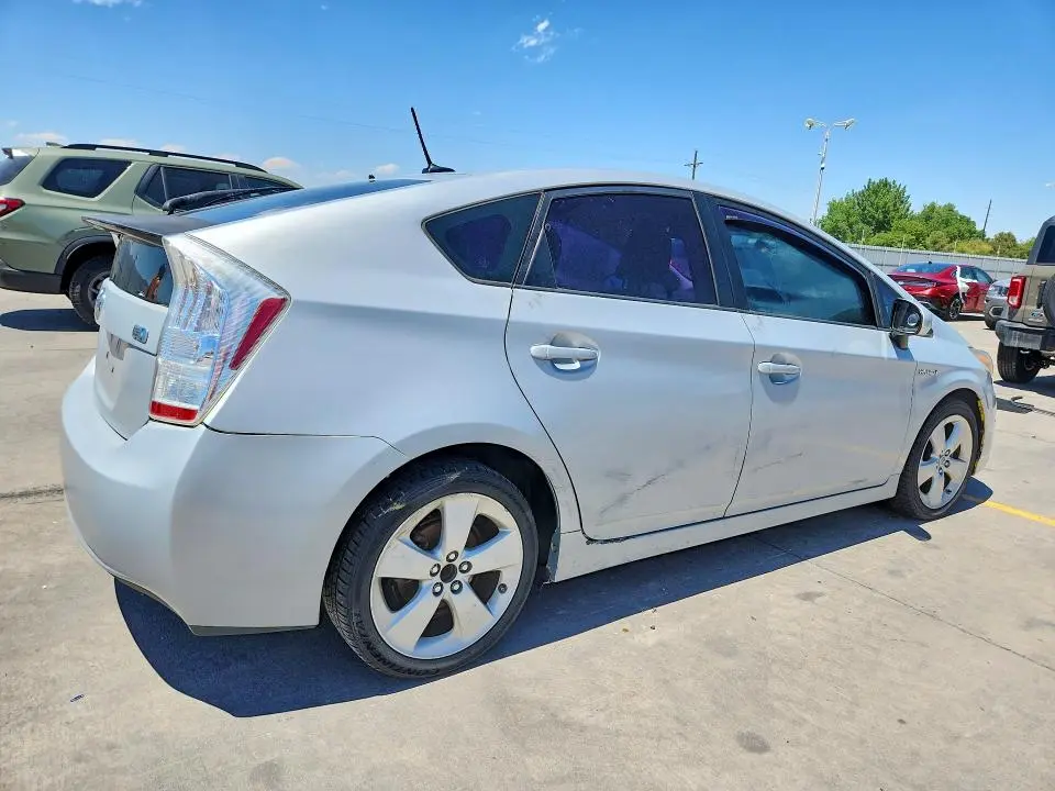 2010 TOYOTA PRIUS V  