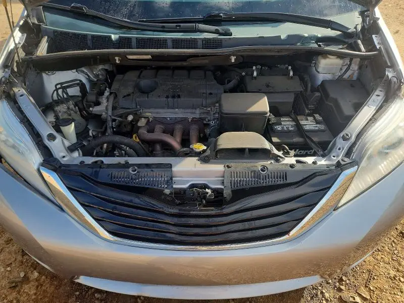 2012 TOYOTA SIENNA LE 8-PASSENGER  