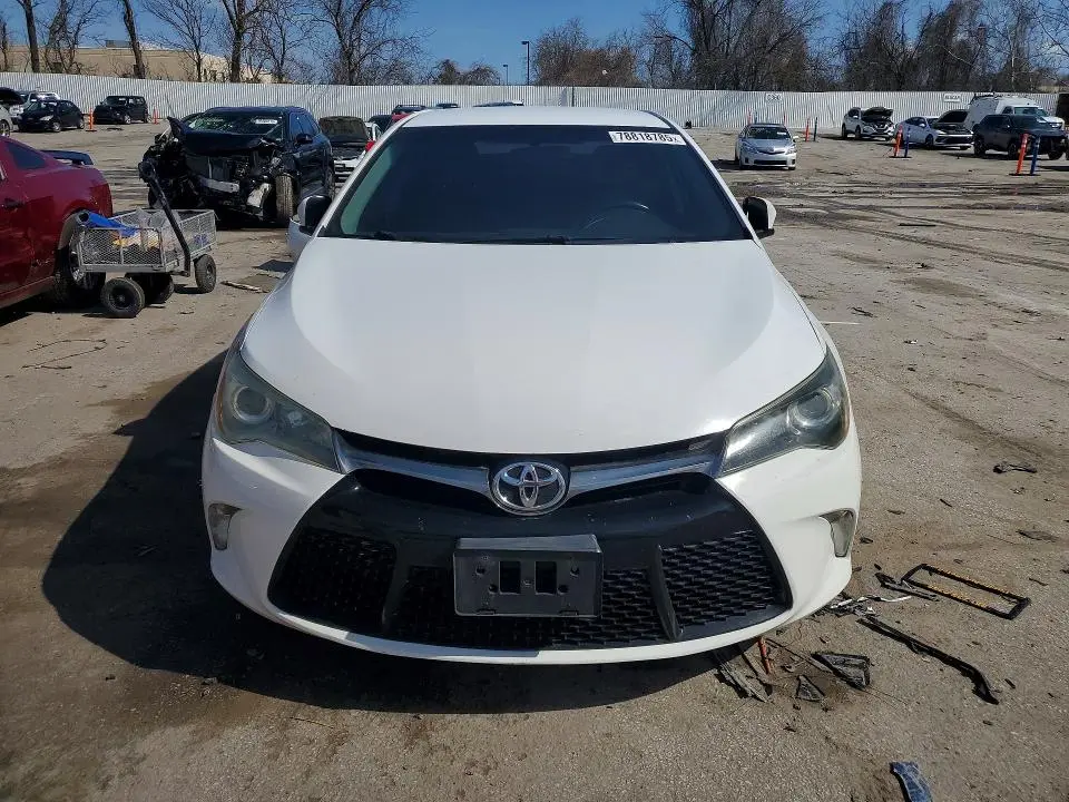 2016 TOYOTA CAMRY SE  