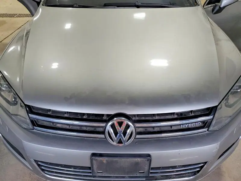 2011 VOLKSWAGEN TOUAREG HYBRID  
