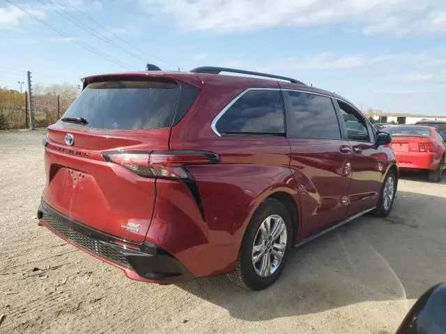 2021 TOYOTA SIENNA XSE  