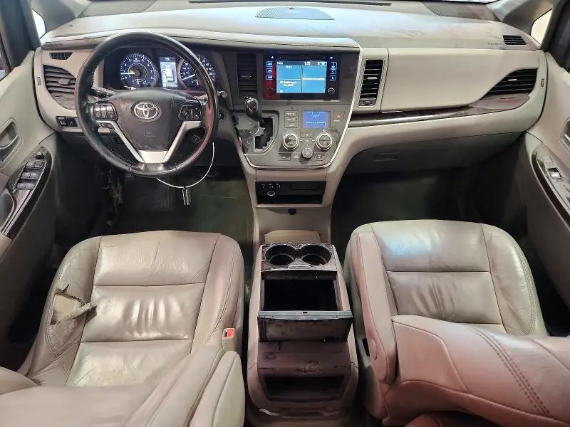 2016 TOYOTA SIENNA XLE  
