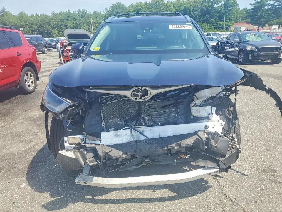 2021 TOYOTA HIGHLANDER XLE  