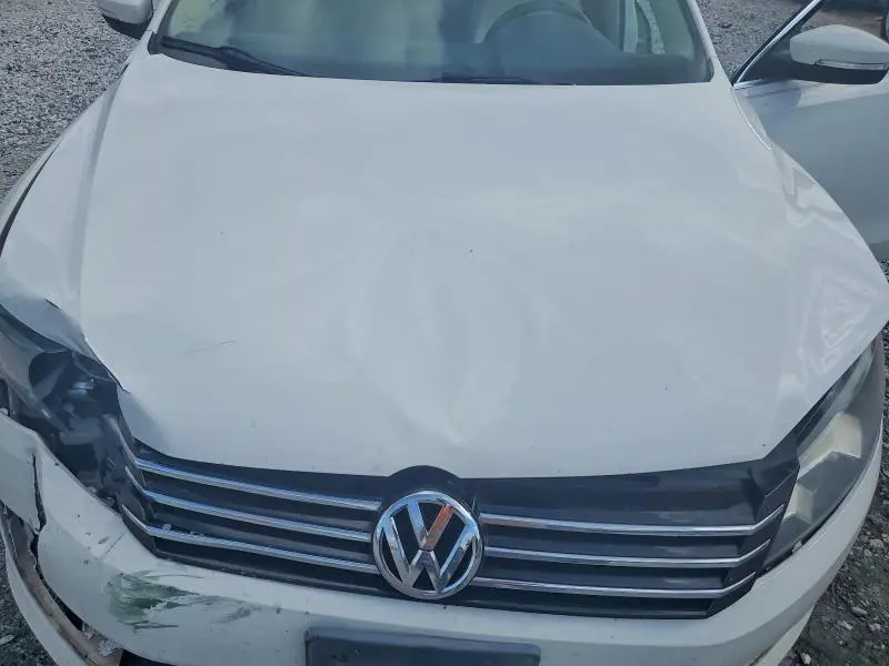 2013 VOLKSWAGEN PASSAT SE  