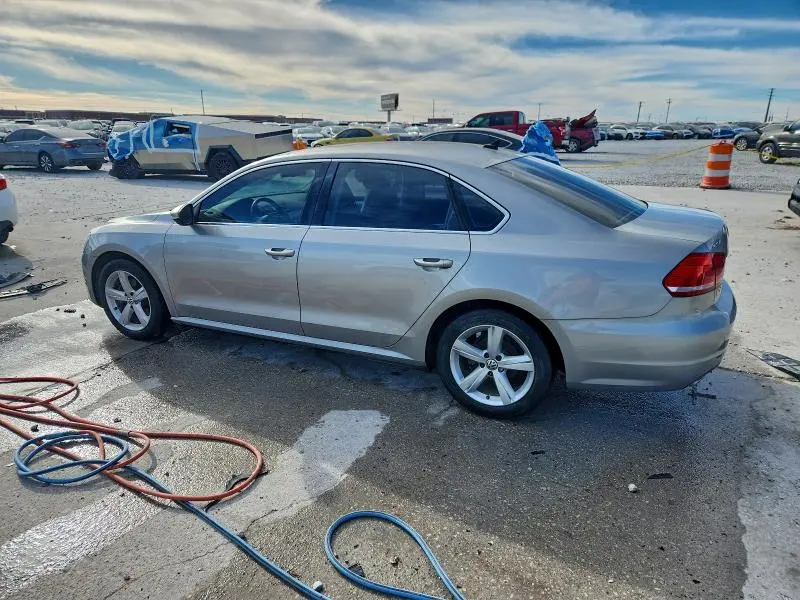 2012 VOLKSWAGEN PASSAT SE  