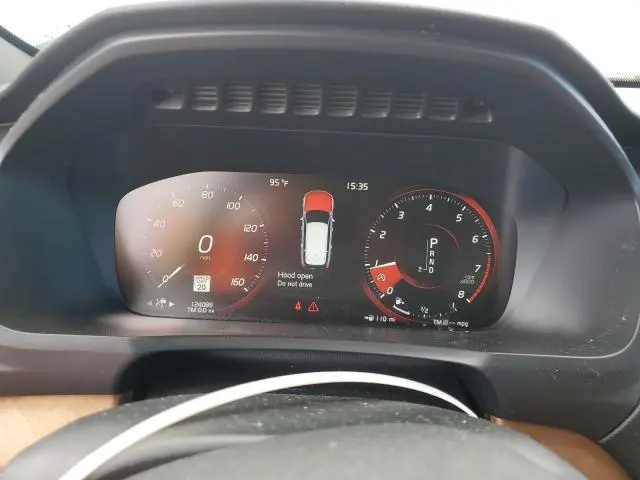 2017 VOLVO XC90 T6  