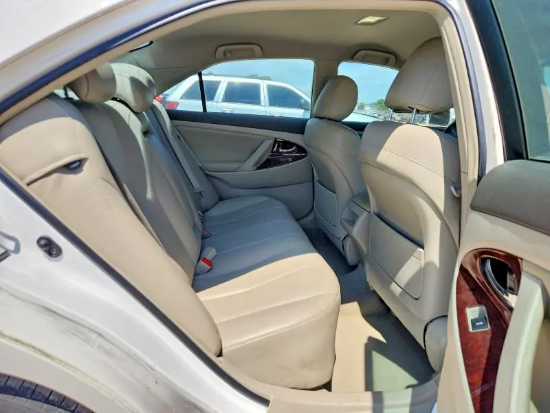 2010 TOYOTA CAMRY LE  