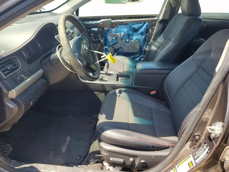 2016 TOYOTA CAMRY SE  