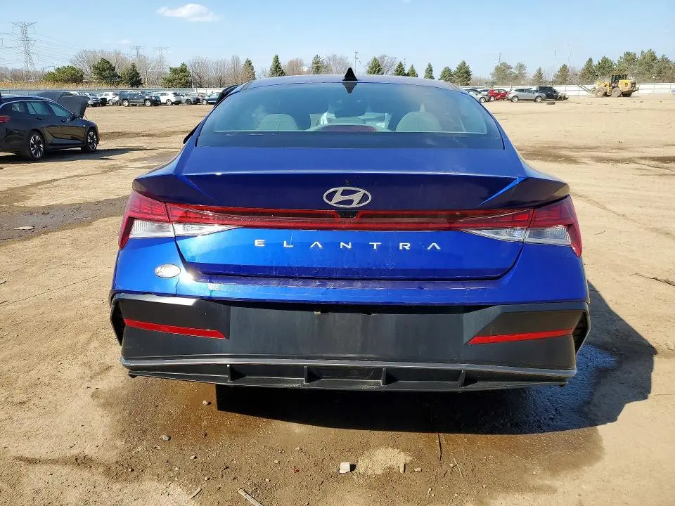 2024 HYUNDAI ELANTRA SEL  