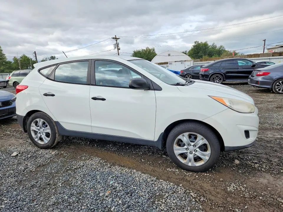 2011 HYUNDAI TUCSON GL  