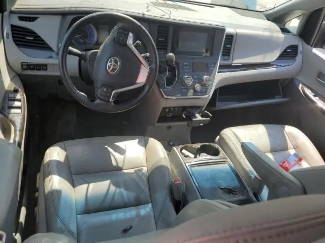 2016 TOYOTA SIENNA XLE  