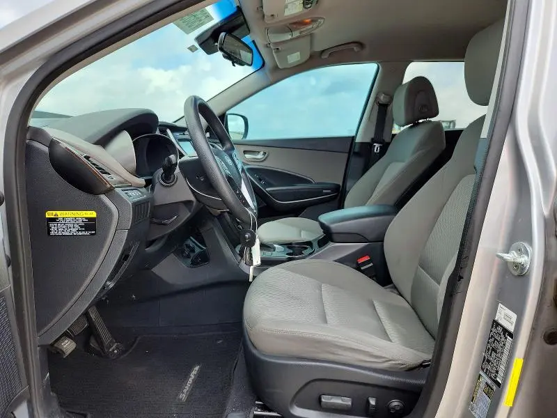 2017 HYUNDAI SANTA FE SE  
