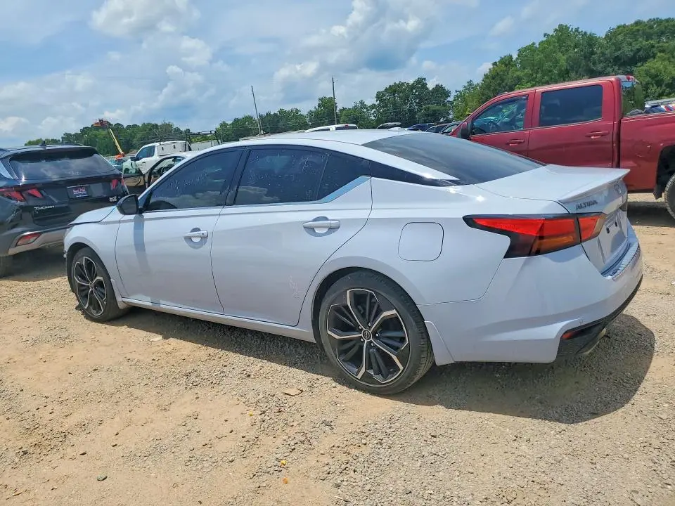 2023 NISSAN ALTIMA SR  