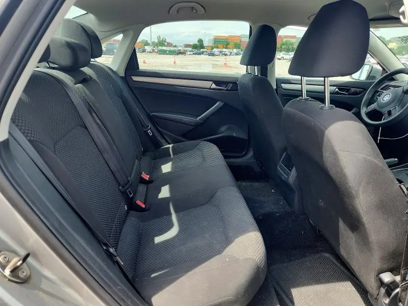 2013 VOLKSWAGEN PASSAT S  