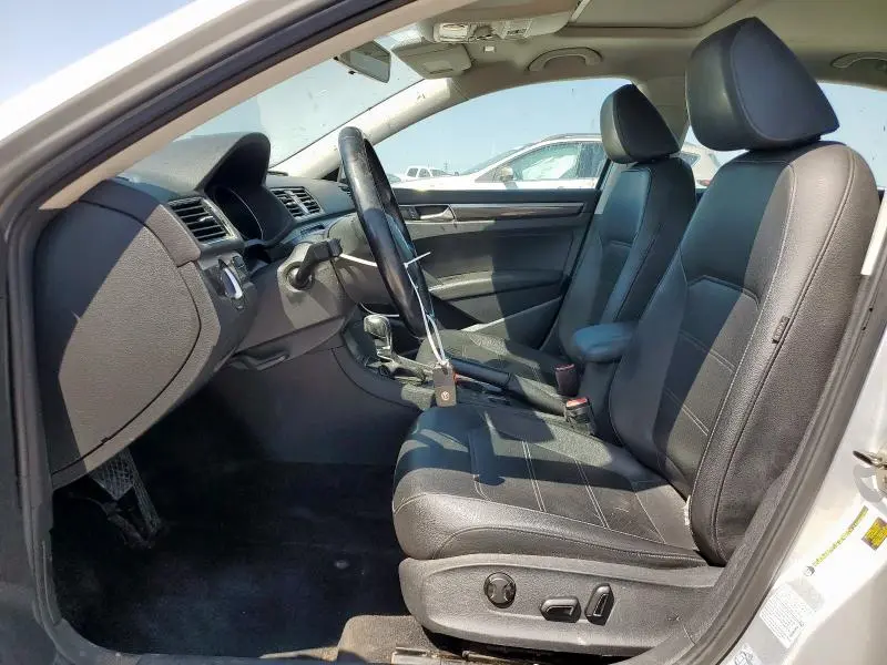 2017 VOLKSWAGEN PASSAT SE  