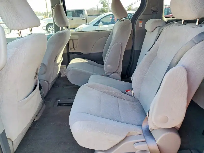 2015 TOYOTA SIENNA LE 8-PASSENGER  