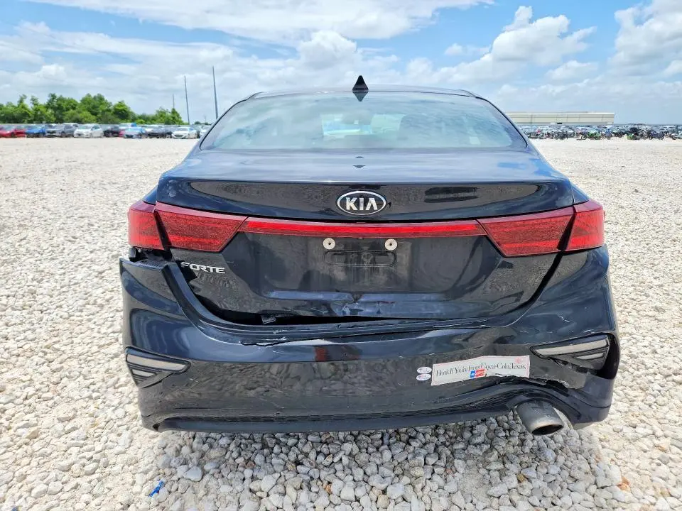 2021 KIA FORTE LXS  