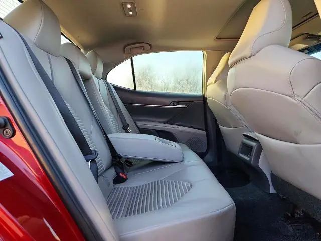 2018 TOYOTA CAMRY SE  