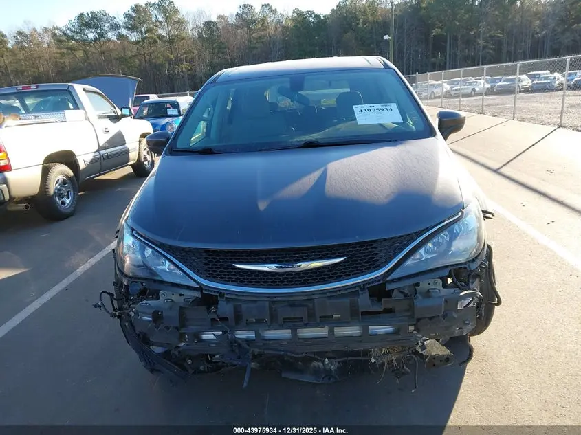 2021 CHRYSLER VOYAGER LX