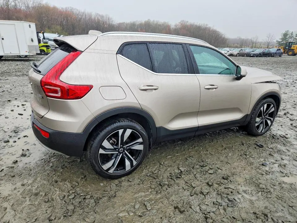 2024 VOLVO XC40 ULTIMATE  