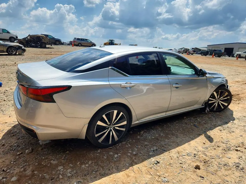 2021 NISSAN ALTIMA SR  