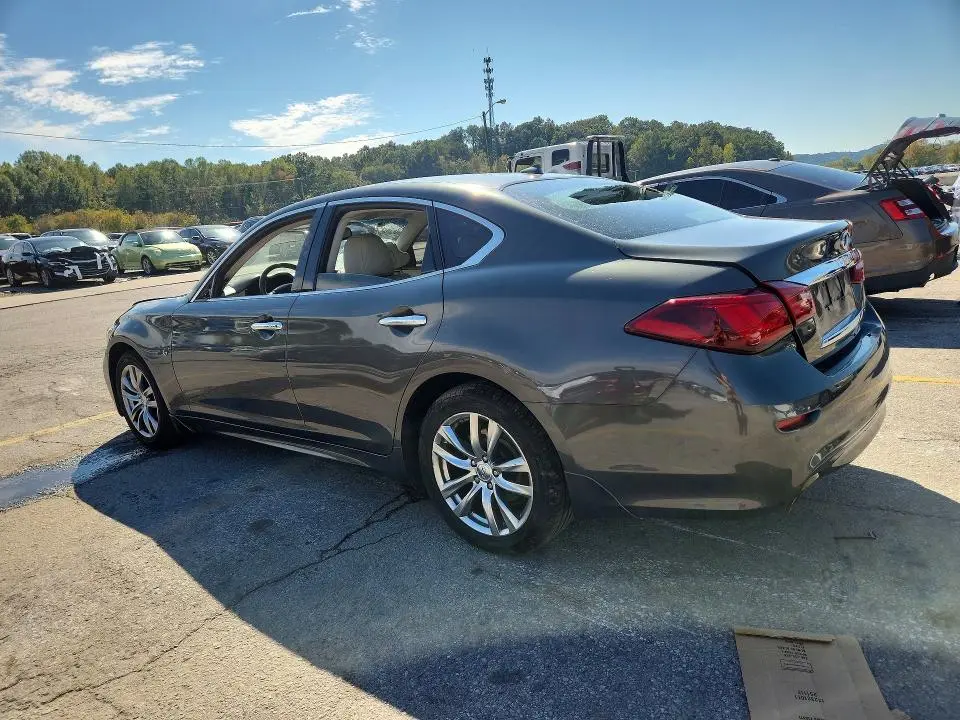 2015 INFINITI Q70 3.7  