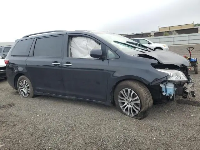 2019 TOYOTA SIENNA XLE  