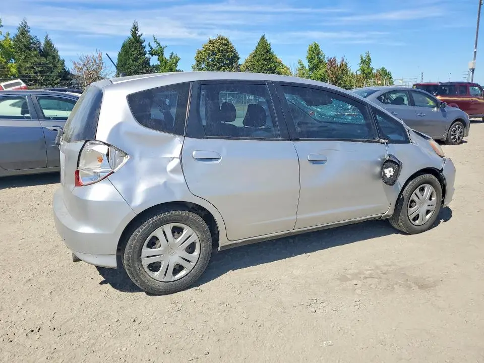 2011 HONDA FIT   